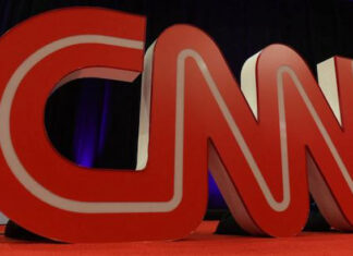 CNN despide a 3 empleados por ir a la oficina sin contar con la vacuna anticovid