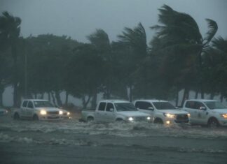 El centro de Fred se mueve sobre la costa norte de Cuba rumbo a Florida