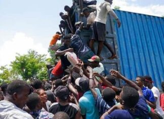 Saquean cuatro camiones que transportaban ayuda en una carretera de Haití