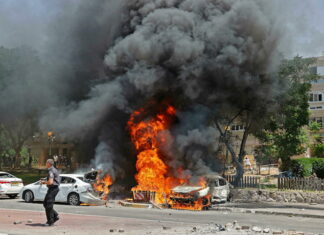 Israel bombardea Gaza tras disturbios en protestas en la valla de separación
