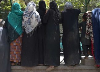 Los talibanes prohíben a las mujeres trabajar en ONG