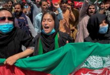 Mujeres afganas desafían a los talibanes exigiendo sus derechos