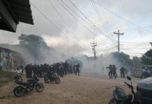 Con gas lacrimógeno desalojan a manifestantes en carretera al sur