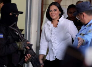Por incapacidad médica suspenden nuevamente el inicio del juicio en contra de la ex primera dama Rosa Elena Bonilla