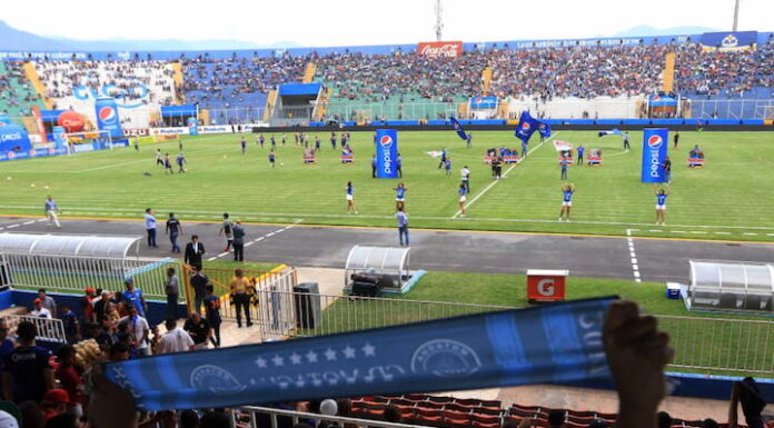 Directivos del futbol Hondureño y Sinager oficializan el ingreso de aficionados a los estadios