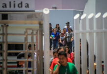EE. UU. está deportando inmigrantes indocumentados al interior de México