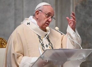 El papa insta a Latinoamérica a vacunarse como un «acto de amor»