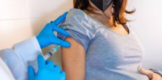 Es importante que hoy las mujeres embarazas acudan a recibir su vacuna contra el Covid-19: viceministro de salud