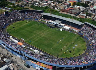 Médicos cuestionan la autorización para el ingreso de aficionados a los estadios