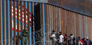 EE. UU. estudia vacunar contra el Covid-19 a los migrantes que cruzan la frontera con México