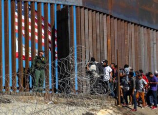 EE. UU. estudia vacunar contra el Covid-19 a los migrantes que cruzan la frontera con México