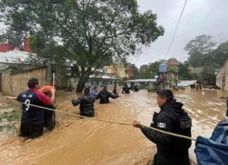 El huracán Grace se degrada a tormenta tropical, pero provoca siete muertes, inundaciones y daños en México