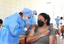 Muertes y contagios siguen bajando en Honduras por aumento de la vacunación