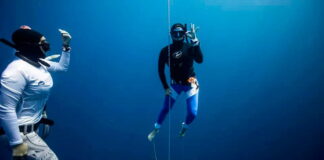 Hondureña logra el primer récord en buceo libre