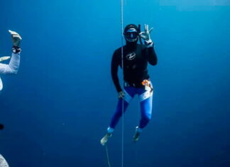 Hondureña logra el primer récord en buceo libre