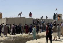 Seis personas muertas por el caos en el aeropuerto de Kabul, según testigos