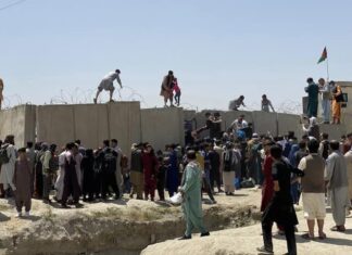 Seis personas muertas por el caos en el aeropuerto de Kabul, según testigos