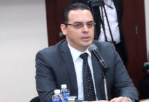 Kelvin Aguirre niega que haya abierto la puerta a turba nacionalista e indica que fue víctima de agresiones