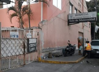 Paro de labores realizan médicos en el hospital Leonardo Martínez por falta de pago