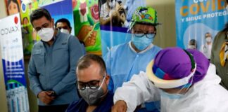 Al menos 20 médicos vacunados con las dos dosis se han contagiado de Covid-19 en el país