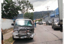 Motociclista muere arrollado por un rapidito en SPS cuando intentó rebasar a una rastra