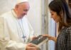 El papa recibió a la Premio Nobel de la Paz la iraquí Nadia Murad