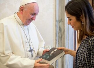 El papa recibió a la Premio Nobel de la Paz la iraquí Nadia Murad