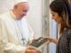 El papa recibió a la Premio Nobel de la Paz la iraquí Nadia Murad