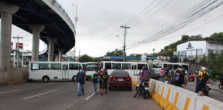 Si no llegan acuerdo hoy lunes, transportistas amenazan con tomar acciones el martes