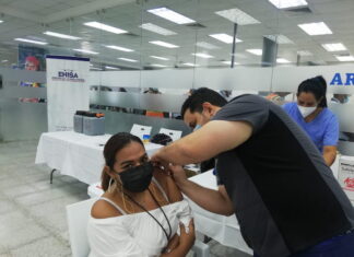 Inicia la vacunación anticovid para el personal que labora en el aeropuerto de SPS