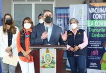Presidente Hernández recibe nuevo lote de 176.670 dosis de vacuna Pfizer