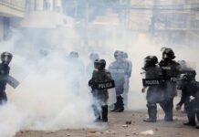 Derechos Humanos cuestiona al Ministerio Público por no actuar contra los policías que reprimen a manifestantes