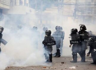Derechos Humanos cuestiona al Ministerio Público por no actuar contra los policías que reprimen a manifestantes