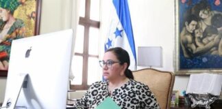 La primera dama, Ana García de Hernández viajó a la frontera sur de EE. UU. para conocer la situación migratoria de miles de hondureños