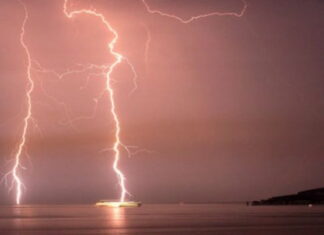 Al menos 17 personas perdieron la vida luego de que un rayo cayera en el barco en que viajaban cuando se dirigían a una boda