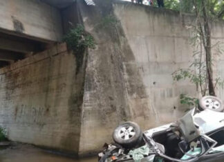 Conductor salvadoreño muere al caer de un puente en Olancho