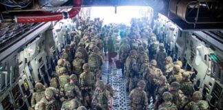 Cientos de soldados afganos cruzan la frontera con Uzbekistán