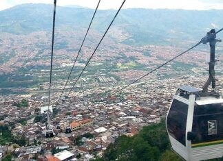 El BCIE entrega estudio de factibilidad sobre teleférico público en Honduras