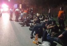 Rescatan a un grupo de migrantes hondureños que fueron dejados dentro de un tráiler en México