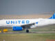 United Airlines pide a todos sus empleados vacunarse o serán despedidos