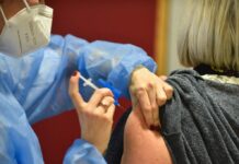 Médicos reiteran a la población que una sola dosis no protege contra la covid-19