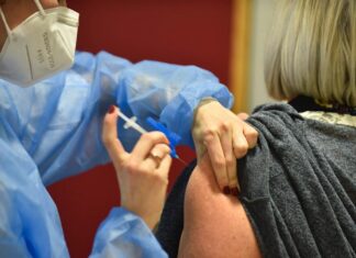 Médicos reiteran a la población que una sola dosis no protege contra la covid-19