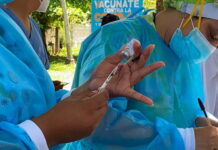 Microbiólogos recomiendan una tercera dosis de la vacuna anticovid para el personal médico