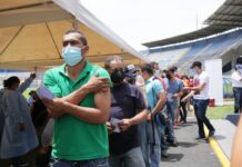 Vacunas contra el Covid-19 se están aplicando en centros comerciales, iglesias y Estadio Nacional