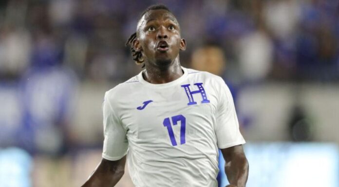 Luego de un coma inducido operan al hondureño Alberth Elis tras un golpe en el Burdeos-Guingamp