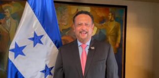 Arnaldo Bueso: «Queridos docentes de Honduras hoy en su día especial honramos sus destacadas labores»