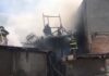 Incendio consume dos viviendas en colonia Las Ayestas de la capital