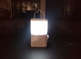 Diseñan una lámpara que ilumina 45 días con medio litro de agua salada