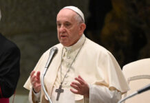 El papa Francisco afirma que a la iglesia católica le asusta acompañar a gente con diversidad sexual