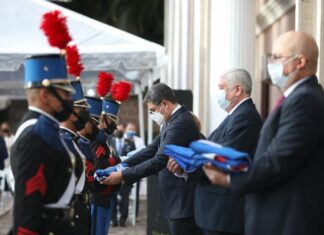 “Estamos de pie, con la frente en alto avanzando sin retroceder”: Presidente de Honduras en inicio del Bicentenario